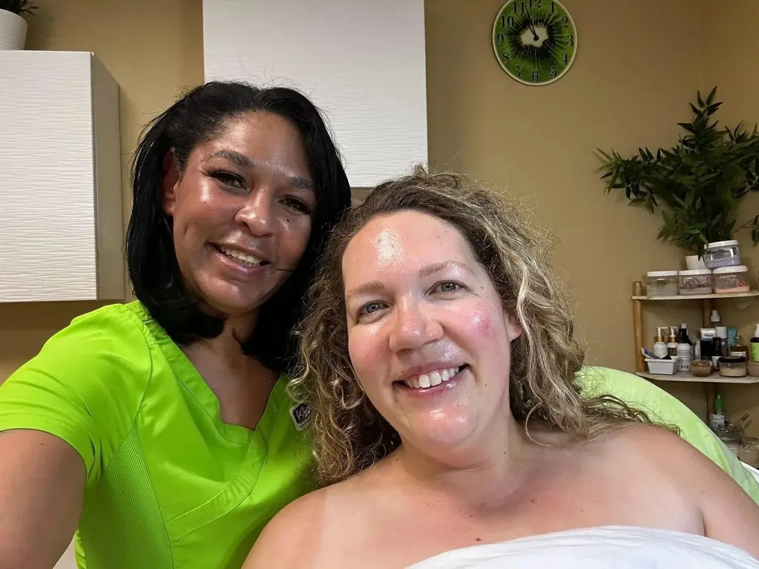 A smiling Kiwi Spa esthetician with a happy client after her facial