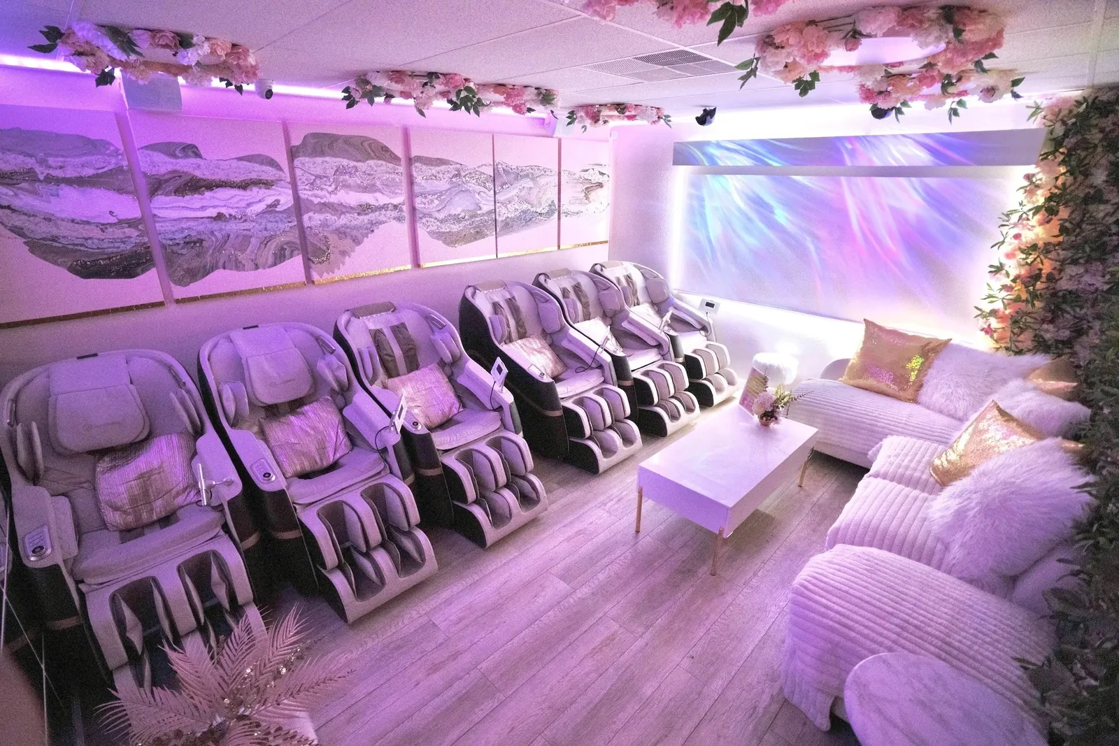 The Zero Gravity Lounge at Kiwi Spa, six massage chairs